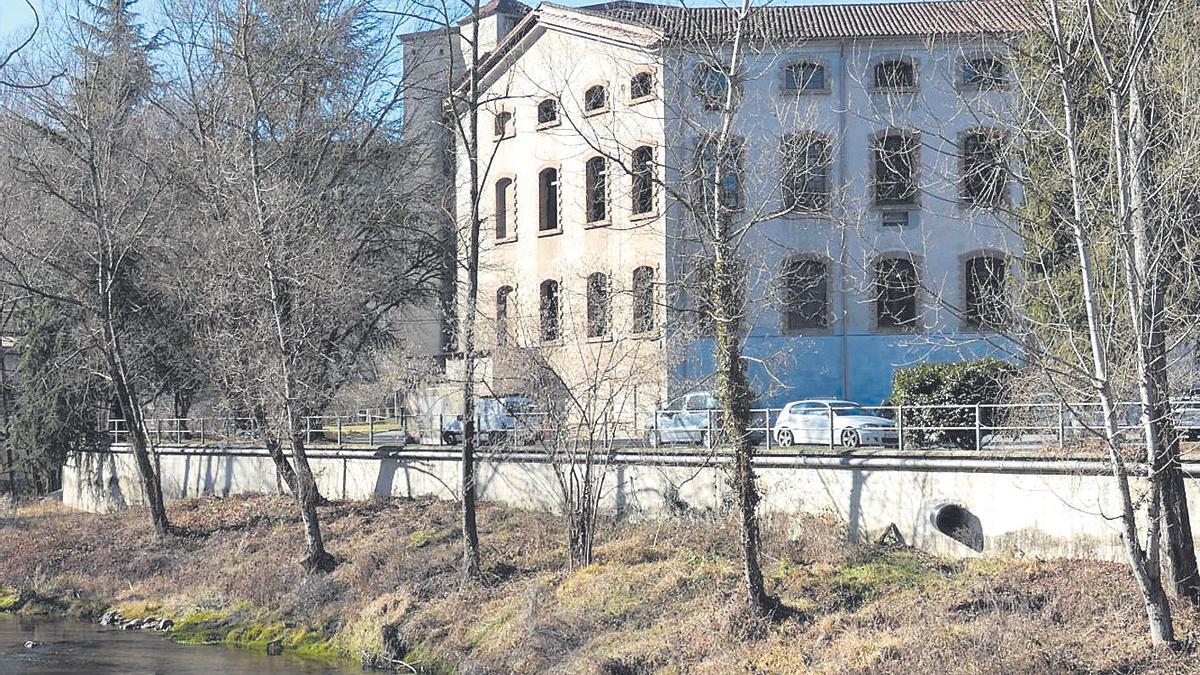 Factoria de Comforsa a Ripoll a peu del riu Freser