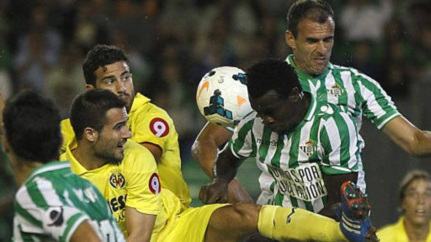 Los béticos Amaya y Nosa saltan junto a Mario y Musacchio.