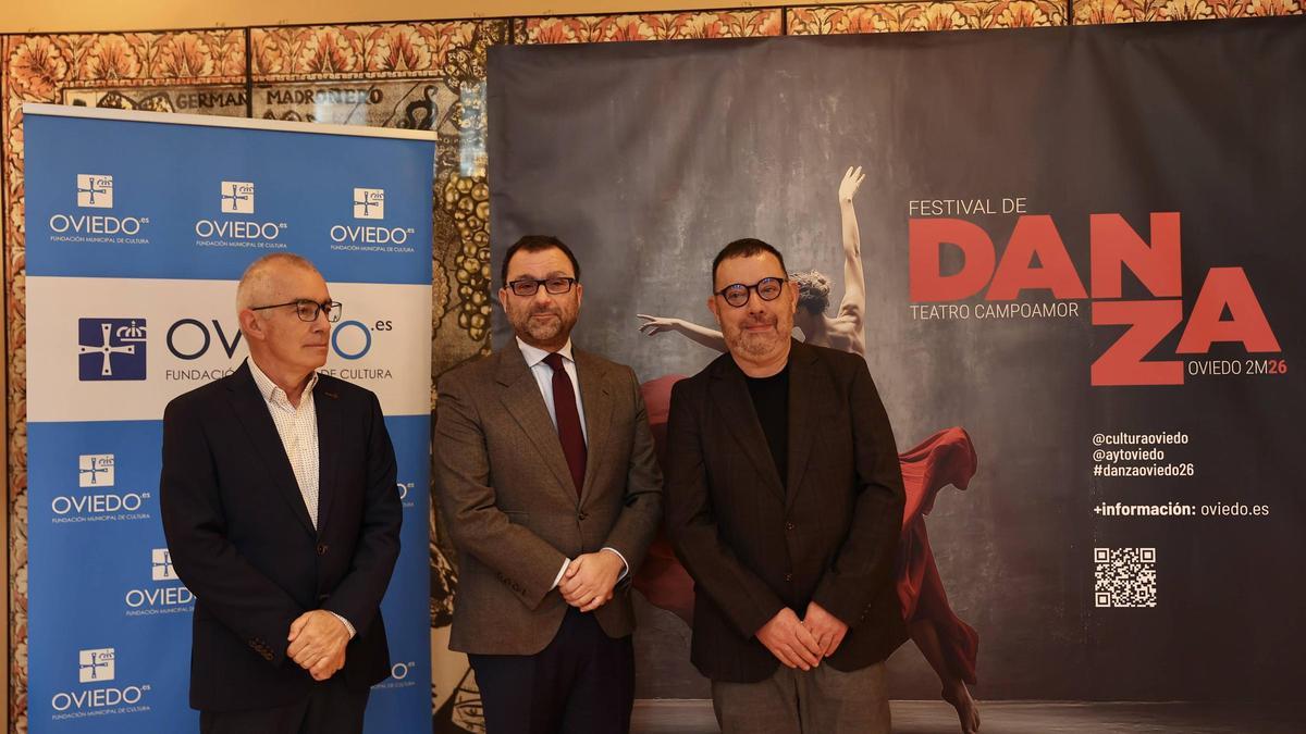 Por la izquierda, Antón García, David Álvarez y Cosme Marina.