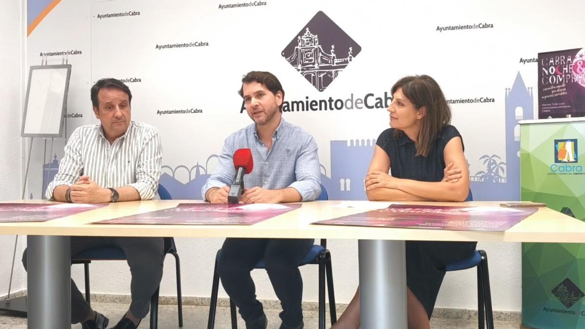 Juan Antonio Cerrillo, Fernando Priego y Toñi García presentan las actividades.