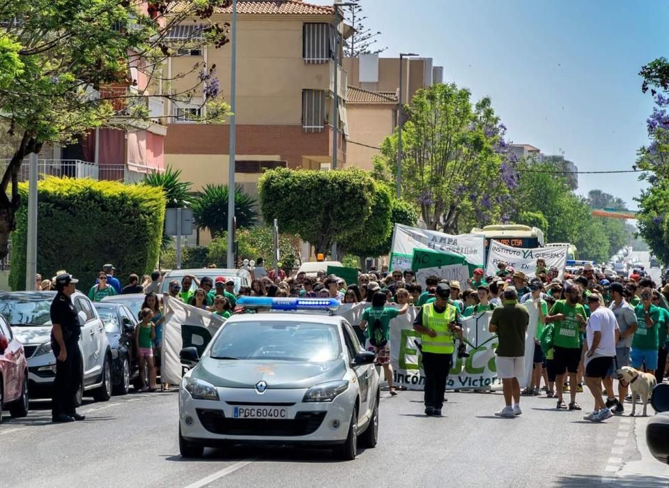 Más de un millar de rinconeros se manifiesta en la localidad axárquica para exigir una vez más la construcción de un nuevo centro de Educación Secundaria que mitigue la masificación actual