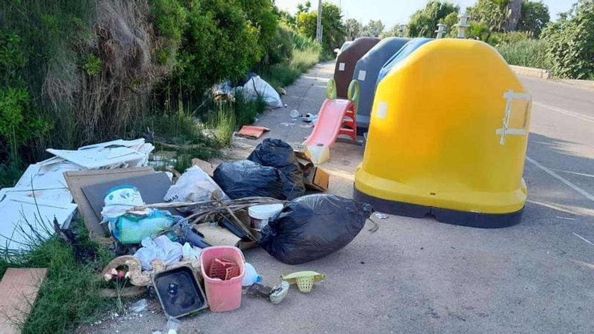 El mal uso de los contenedores está, para el Ayuntamiento, en el origen de los problemas detectados con la basura.