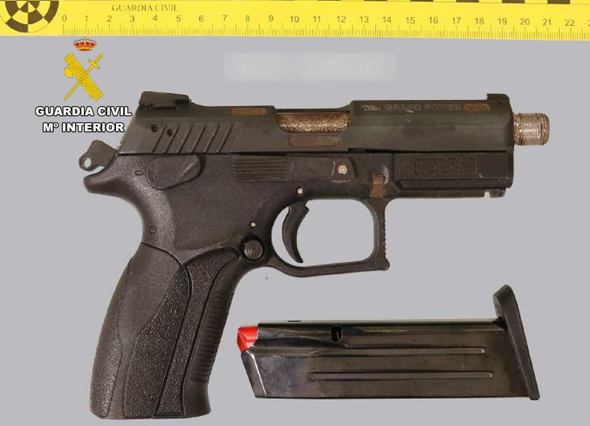 Una pistola con la que se disparó a la víctima.