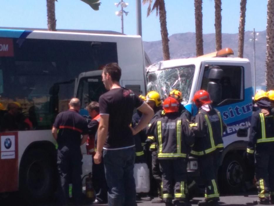 Accidente con un autobús de la EMT.