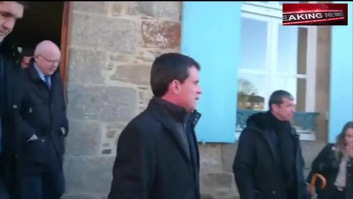 Vídeo que mostra el moment en què un noi bufeteja Manuel Valls.