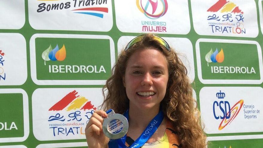 Natalia Hidalgo, con su medalla de plata