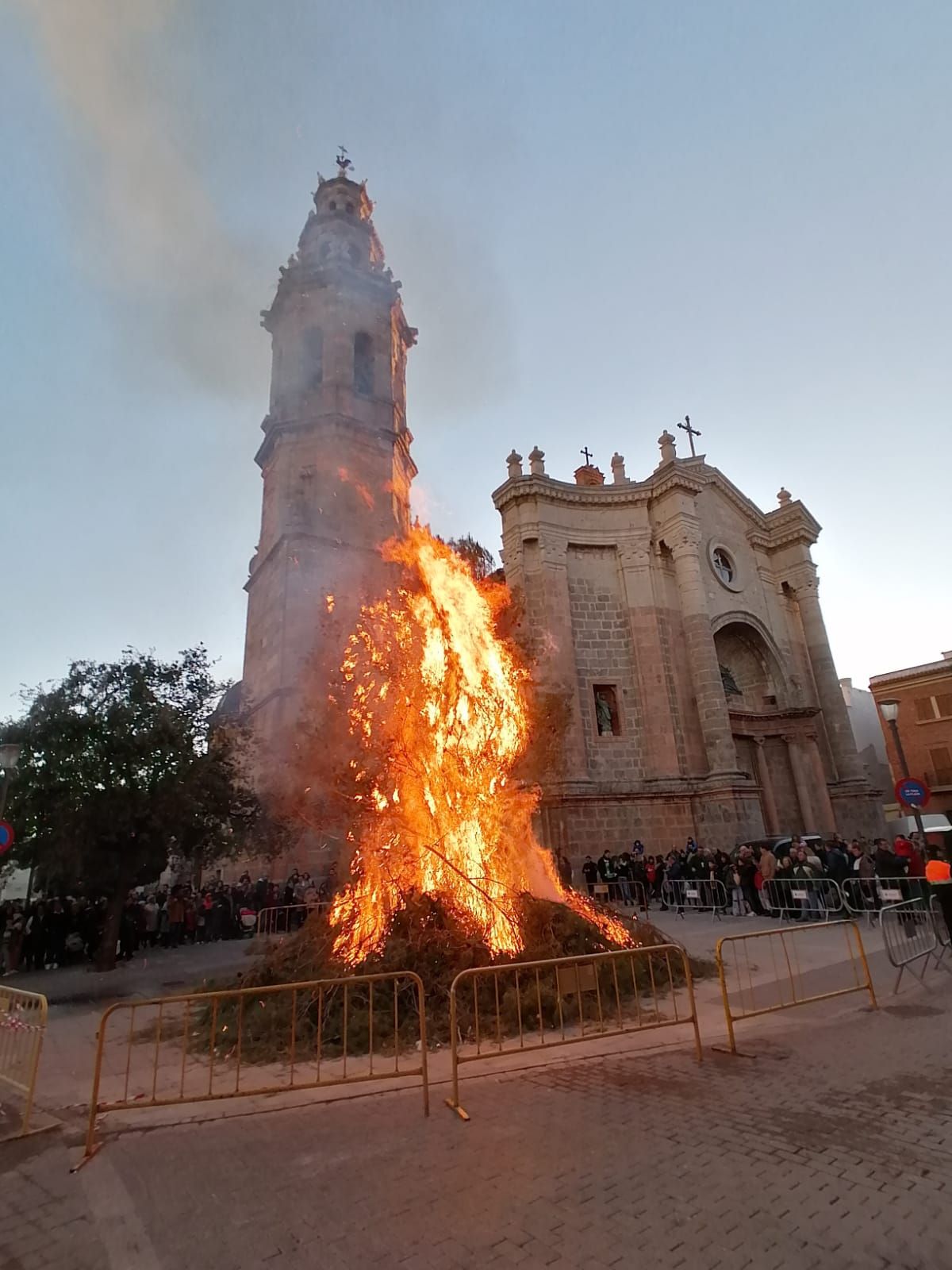 La Vall recupera su multitudinario pasacalle de Sant Antoni