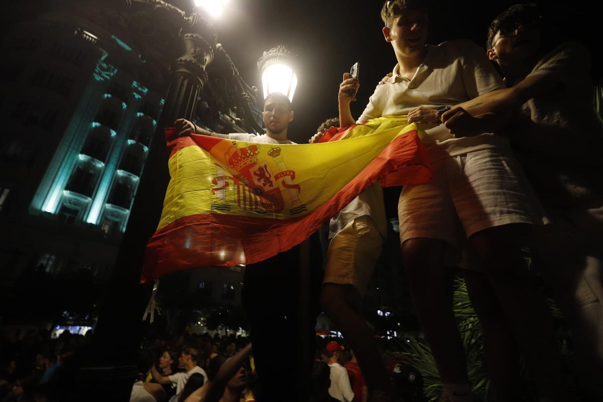 Euforia en València por el triunfo de la Roja Euforia en València por el triunfo de la Roja