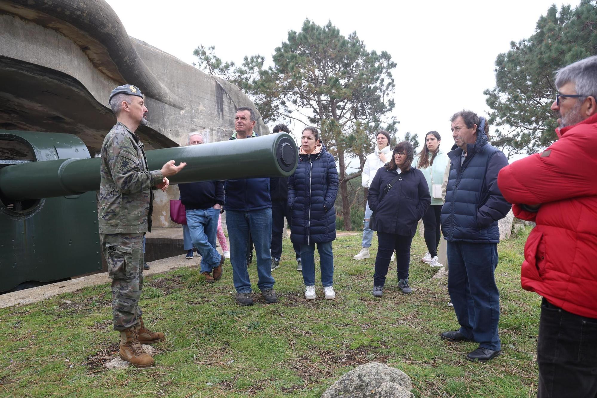 Participantres en las visitas organizadas por Pinchanogrove en la batería militar de Puerto Cuaces.