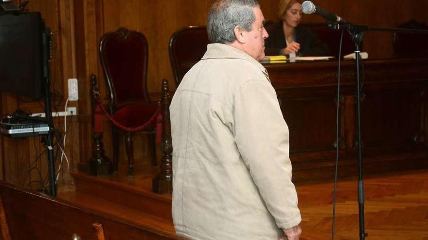 El acusado, durante el juicio en Pontevedra. // Rafa Vázquez