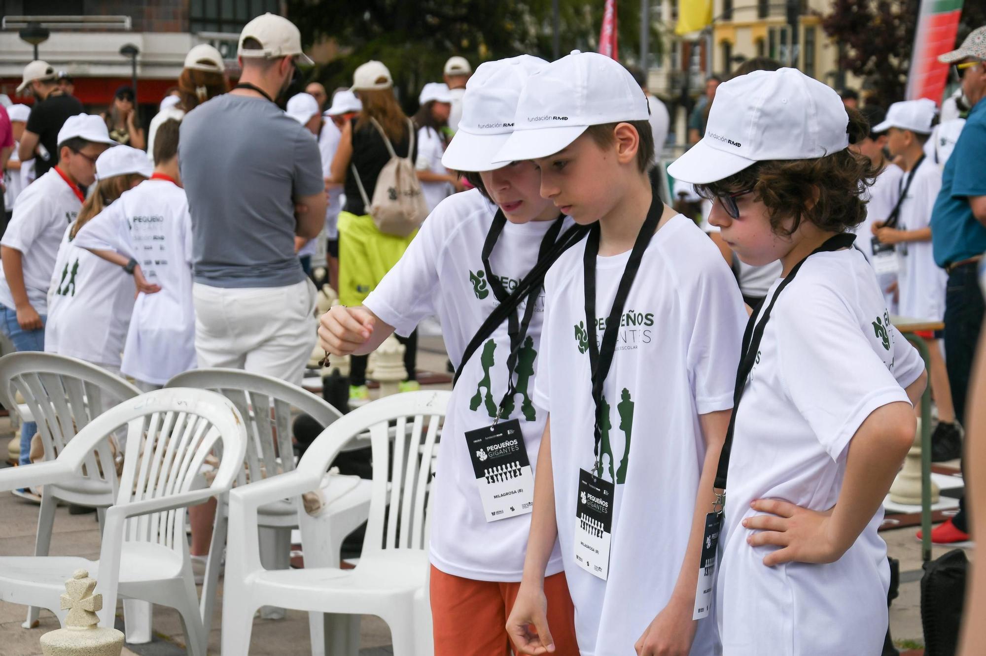 GALERÍA | Decenas de escolares apoyan el Torneo de Ajedrez "Pequeños Gigantes"