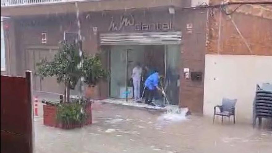 Una tromba de agua inunda calles de Águilas