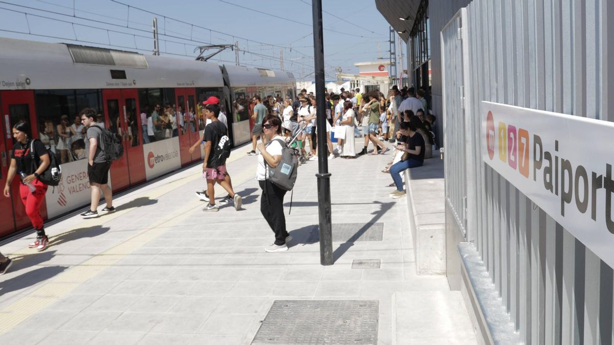 Estación de metro de Paiporta el día que se retoma el tránsito de trenes