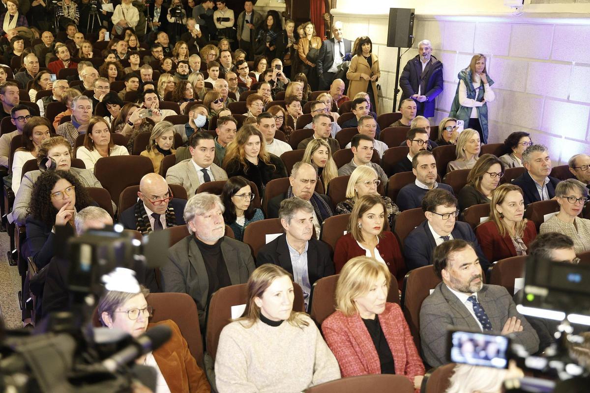 Público en la presentación del libro.