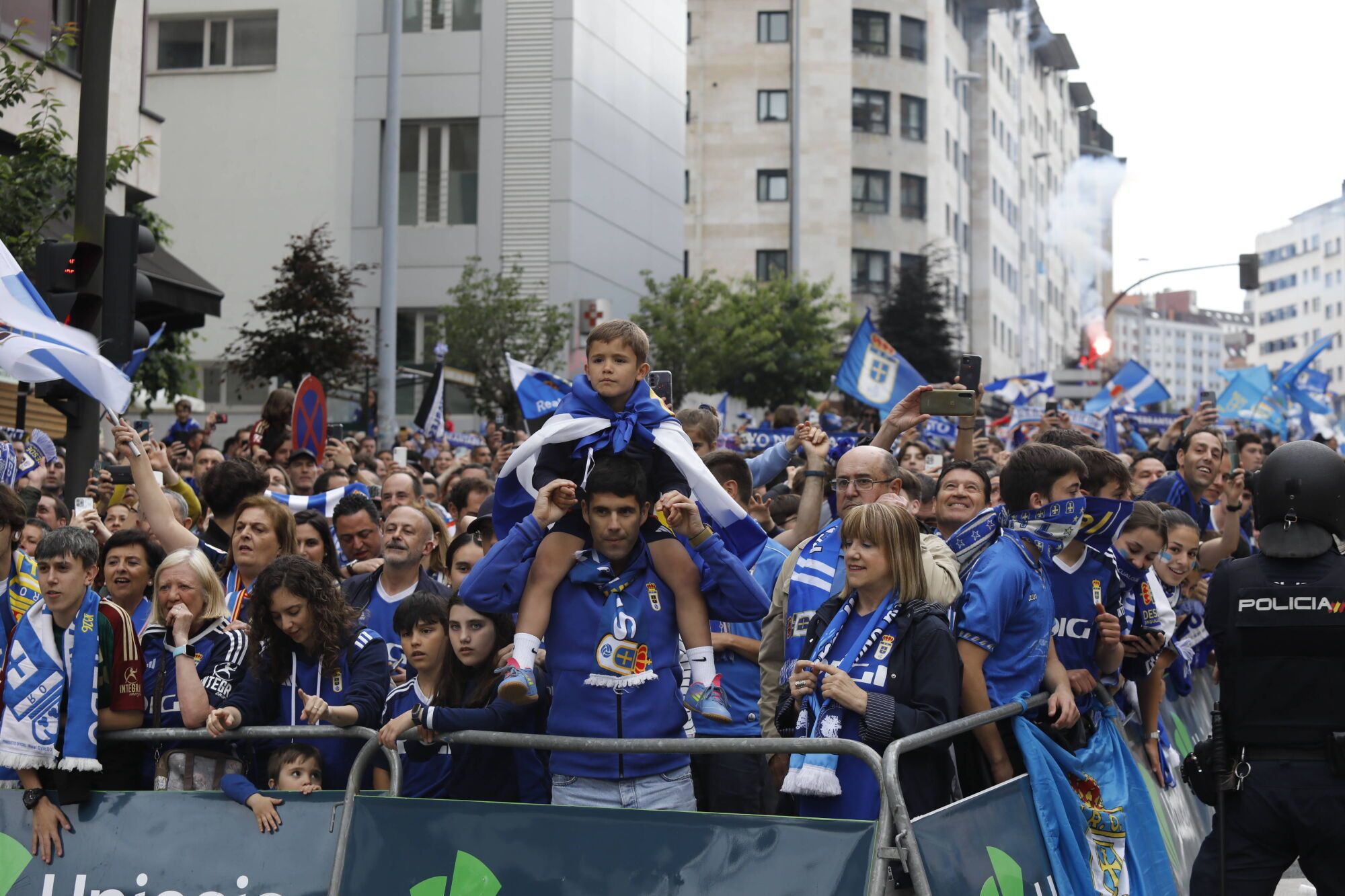Así fue el recibimiento de la afición al Real Oviedo y toda la previa del último partido de la temporada