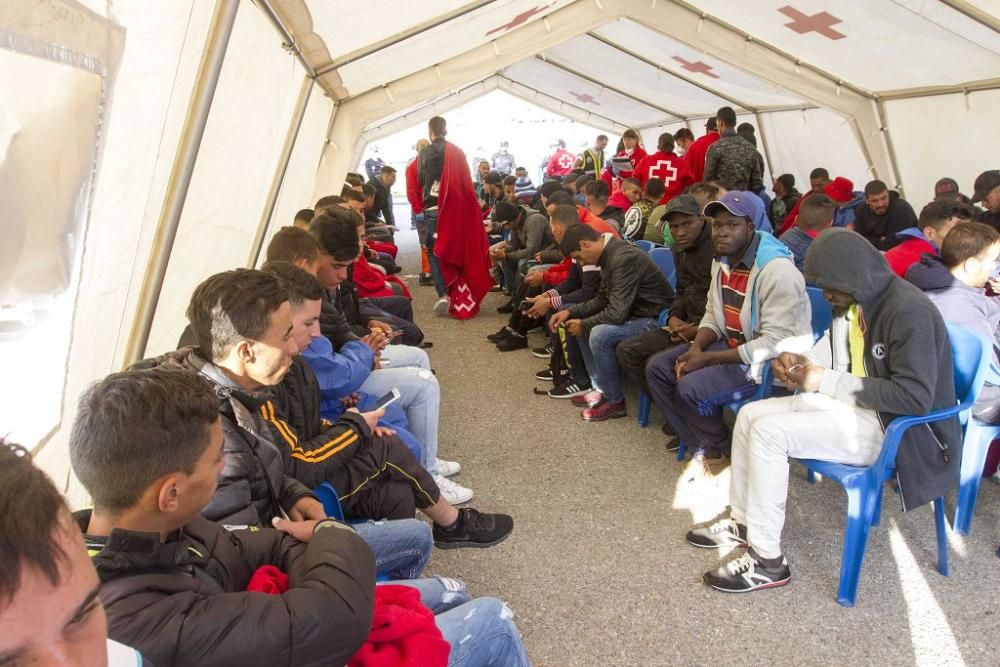 Llegada al puerto de Cartagena de los inmigrantes rescatados en el mar