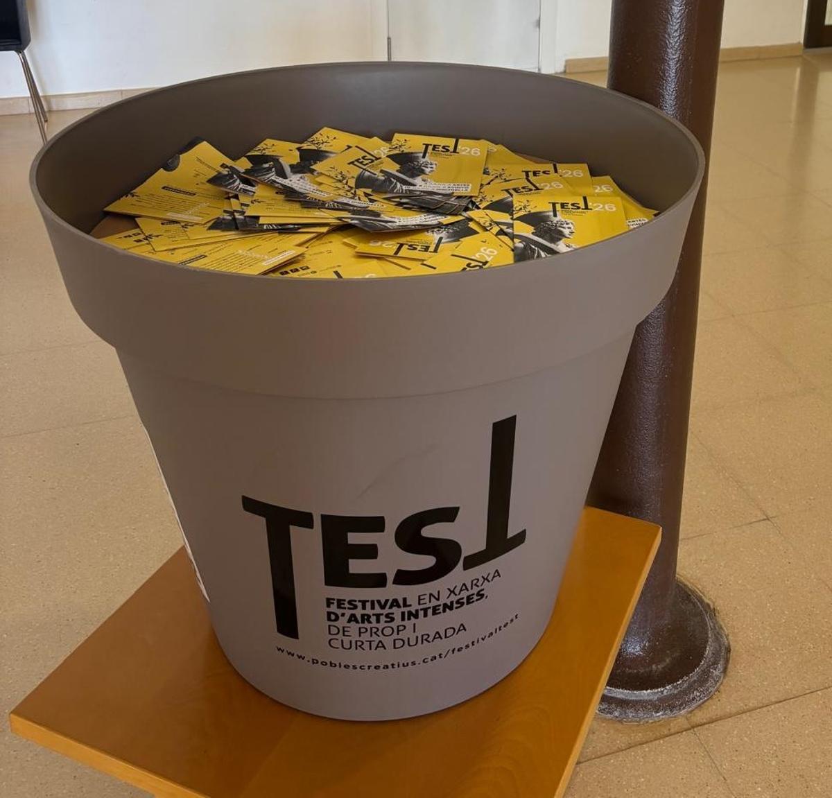 Test gegant promocional situat a Artés