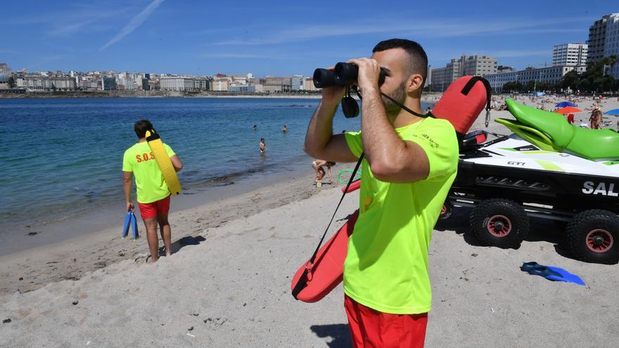 La temporada de baño arranca en las playas de la ciudad con una jornada de buen tiempo