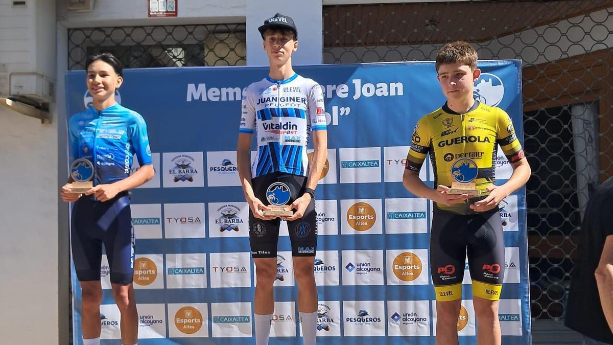 Alex Tortosa, del CC Ontinyent, en el tercer puesto del podio en Altea.