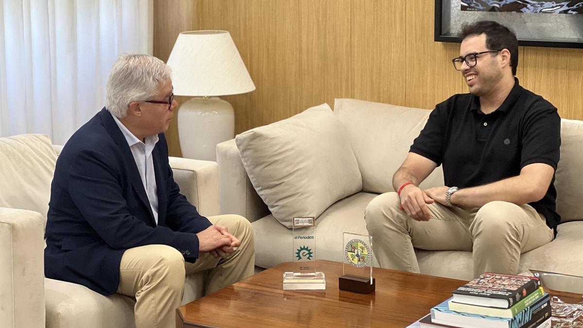 Juan Diego Mateos recoge el Premio Joven Promesa de los Empresario Extremeño del Año