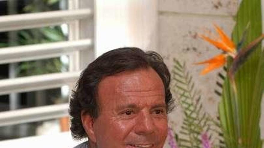 Julio Iglesias.