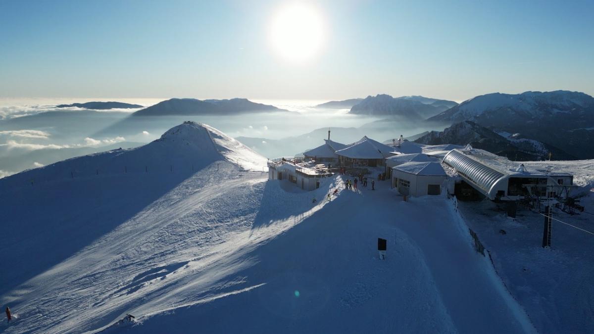 El gran estat de les pistes de la Molina vistes des del refugi Niu de l'Àliga