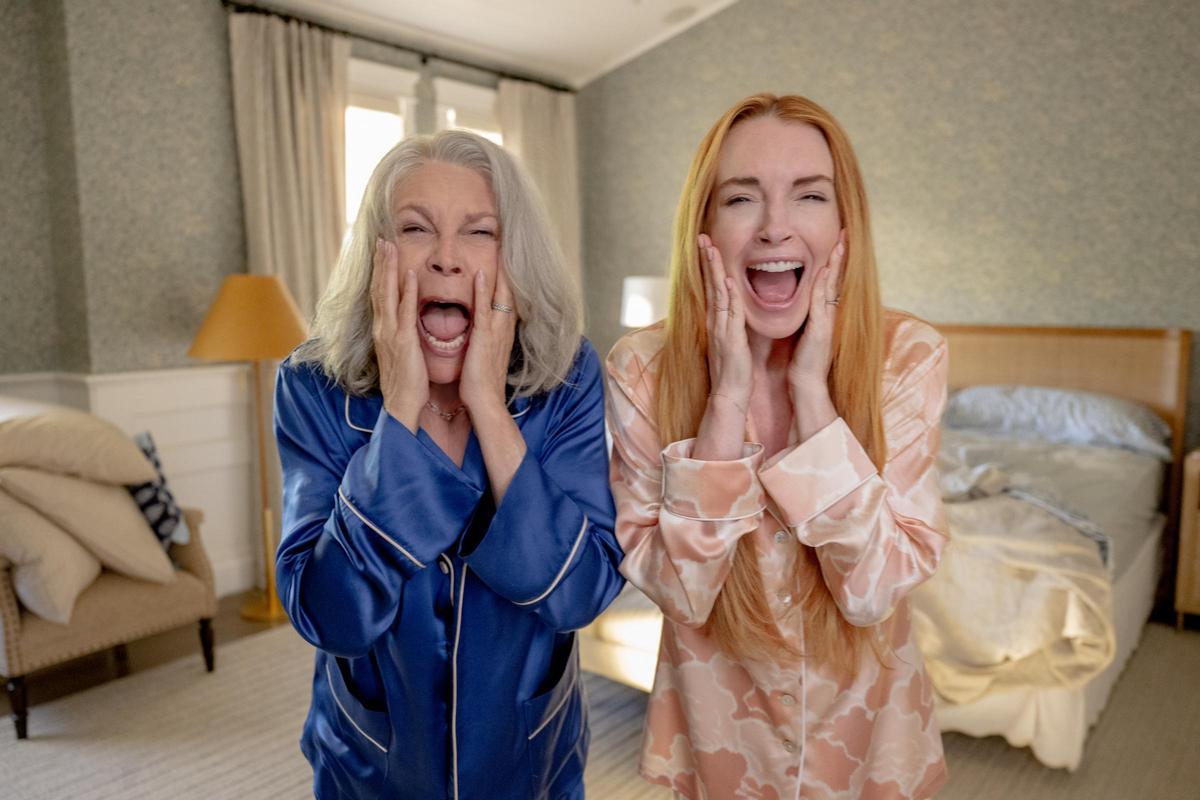 Una de las escenas de la película, con Jamie Lee Curtis (Tess) y Lindsay Lohan (Anna Coleman)