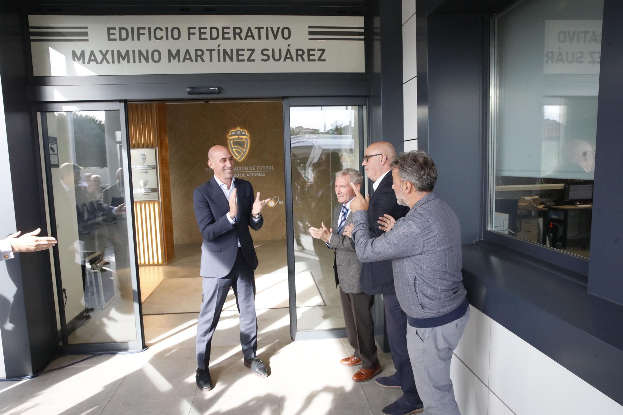 Homenaje a Maxi Martínez en la sede de la Federación Asturiana de Fútbol con la presencia de Luis Rubiales