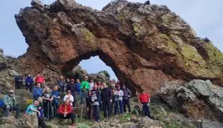 La marcha al Arco de Piedra, un éxito de participación