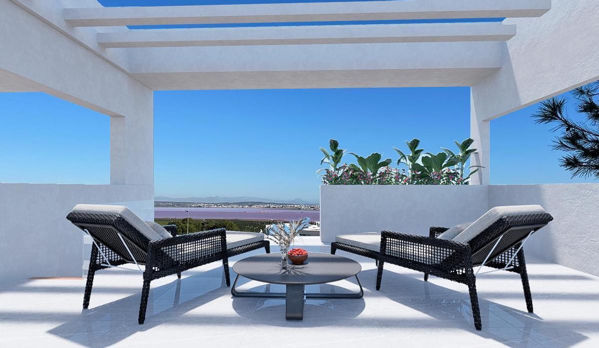 Los bungalows de la primera planta disponen de solárium y vistas a la Laguna Rosa de Torrevieja y al Mar Mediterráneo.