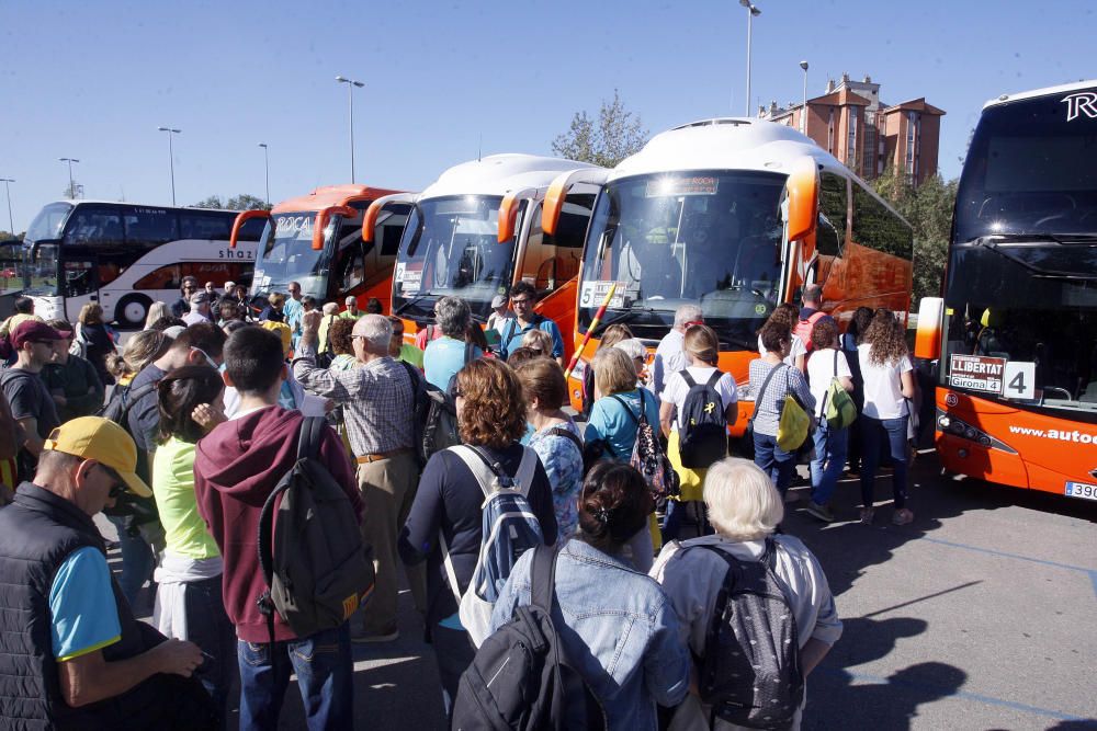 Sortida d'autocars de l'ANC des de Girona per anar a la manifestació de Barcelona