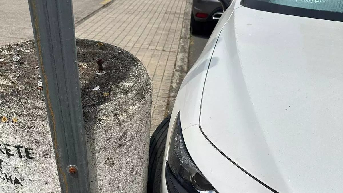 Una vecina de La Madrila deberá pagar 7.000 euros para arreglar el coche que le destrozaron los vándalos una noche de fiesta