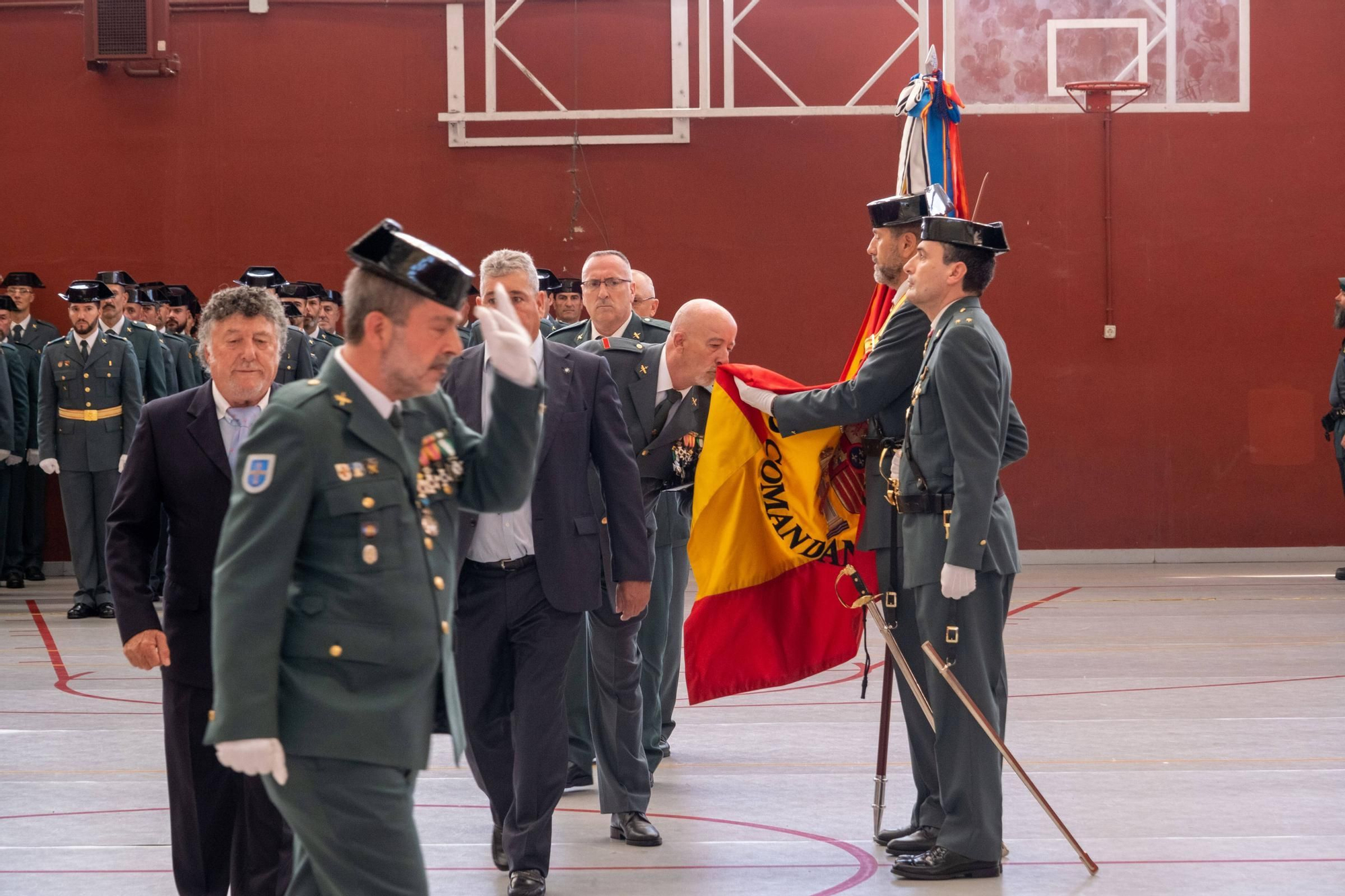 EN IMÁGENES: Así fueron los actos en Oviedo del 179 aniversario de la Guardia Civil