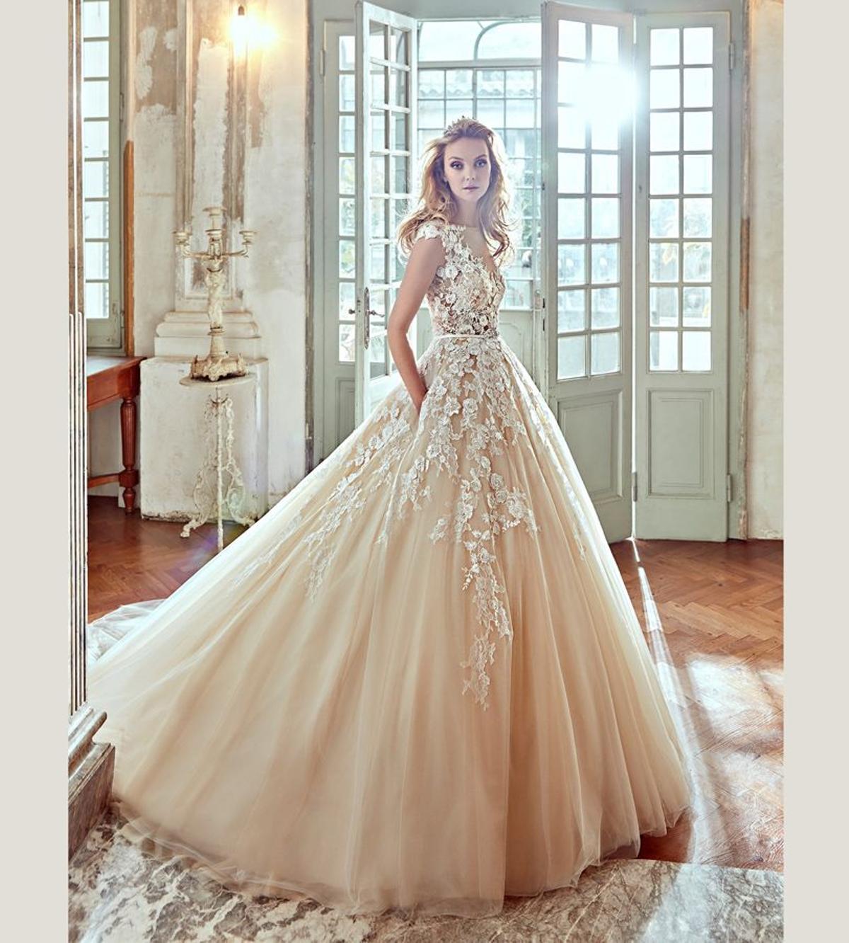 8 vestidos de novia con encaje: vestido de corte princesa con delicado encaje floral bordado