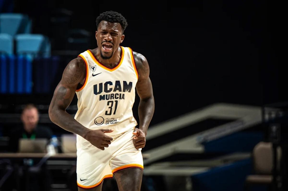 Dylan Ennis, del UCAM Murcia, durante la fase previa de la Basketball Champions League.