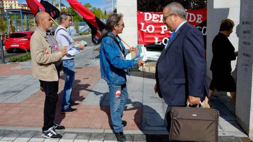 La CGT denuncia el &quot;desmantelamiento&quot; de la sanidad pública