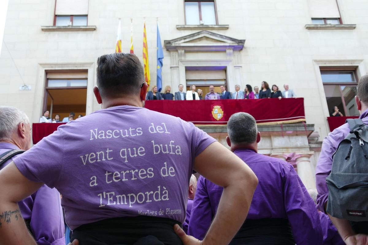 EN IMATGES | Les diferents generacions de la Colla Castellera de Figueres protagonitzen el pregó de Santa Creu