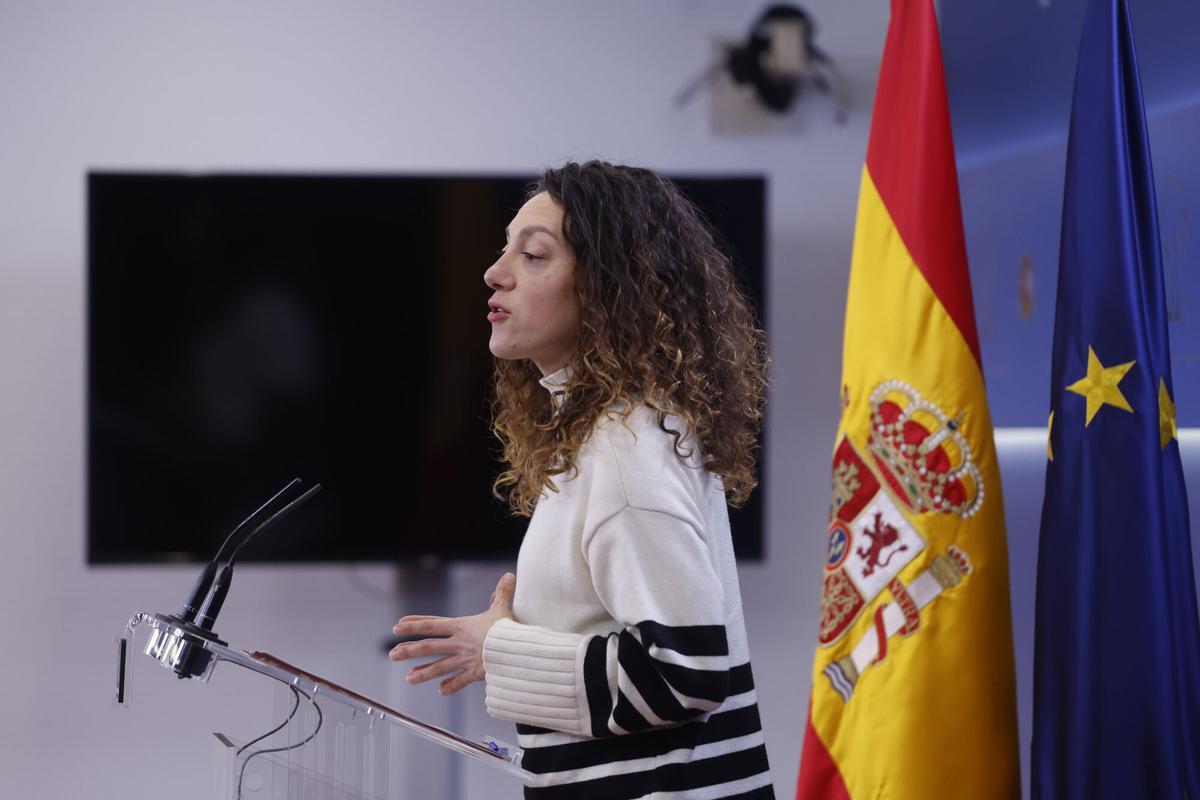 La portavoz de los Comuns, Aina Vidal ofrece una rueda de prensa en el Congreso de los Diputados.