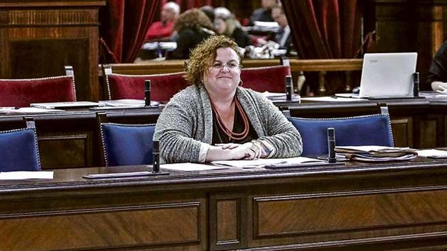 La consellera de Transparencia y Cultura, Ruth Mateu, el martes en el Parlament. b. ramon