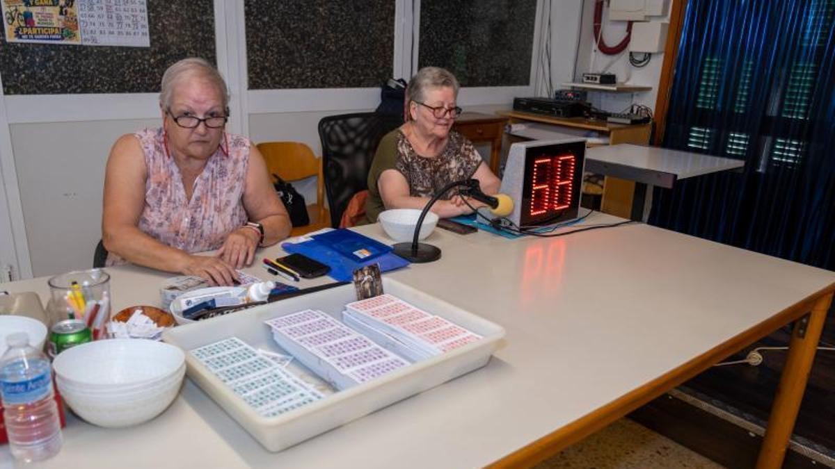 Dos usuarias del club de mayores de Son Serra-La Vileta.