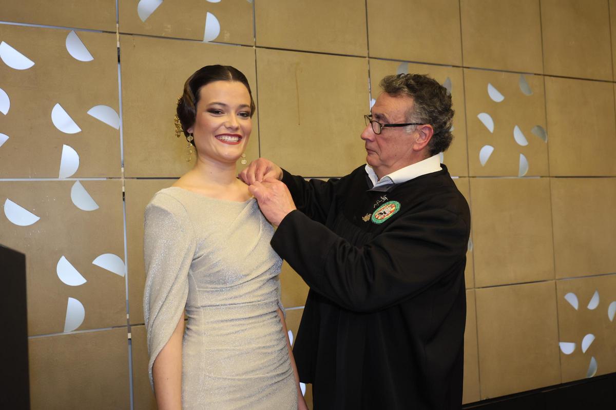 Galería de imágenes: La Filà d'En Trilles recibe el Voladoret d'Or de la Colla del Rei Barbut