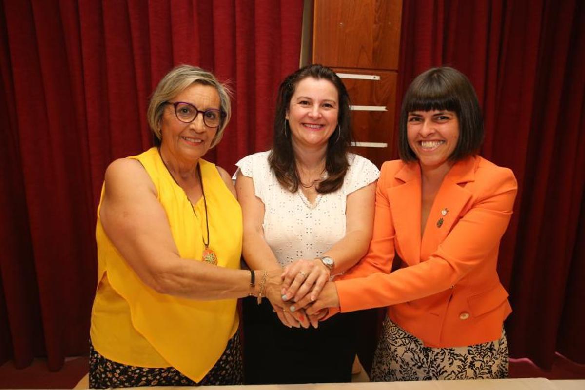 Aurora Prieto (EU), Araceli Gestido (BNG) y Iria Malvido (PSOE).   | //