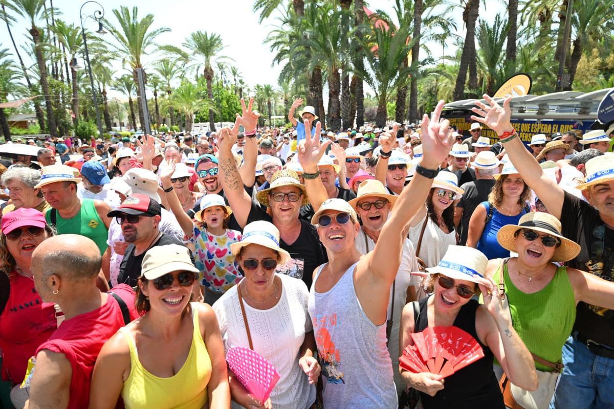 Miles de personas pendientes del espectáculo pirotécnico de este 12 de agosto.