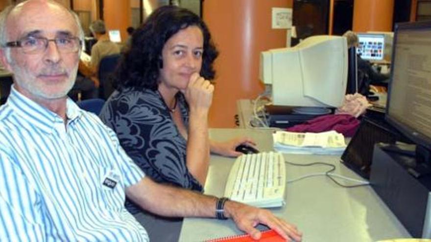 Pilar Álvarez y Enrique Caro, en la redacción de laprovincia.es