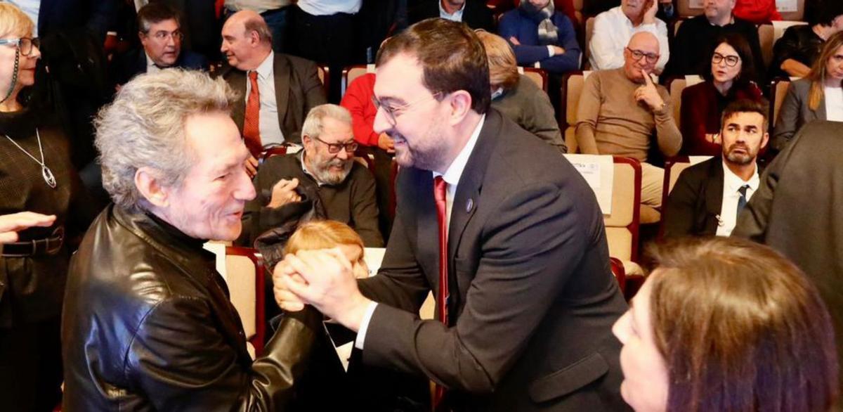 Huerna ihtilafının ardından yeniden bir araya gelmenin tarihi: Sánchez'in Barbón'a övgüsü, bir kucaklaşma ve kısa bir özel görüşme