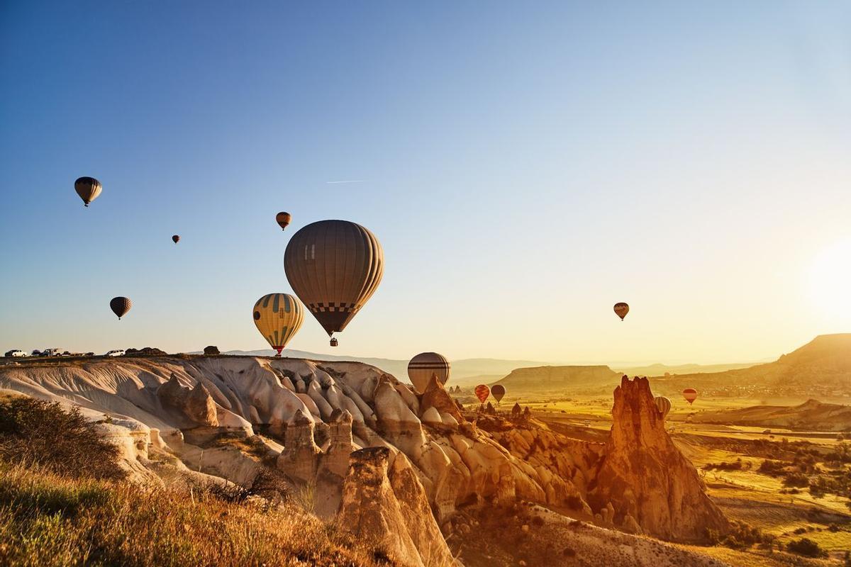 Globos sobrevuelan Cappadocia, Turquía