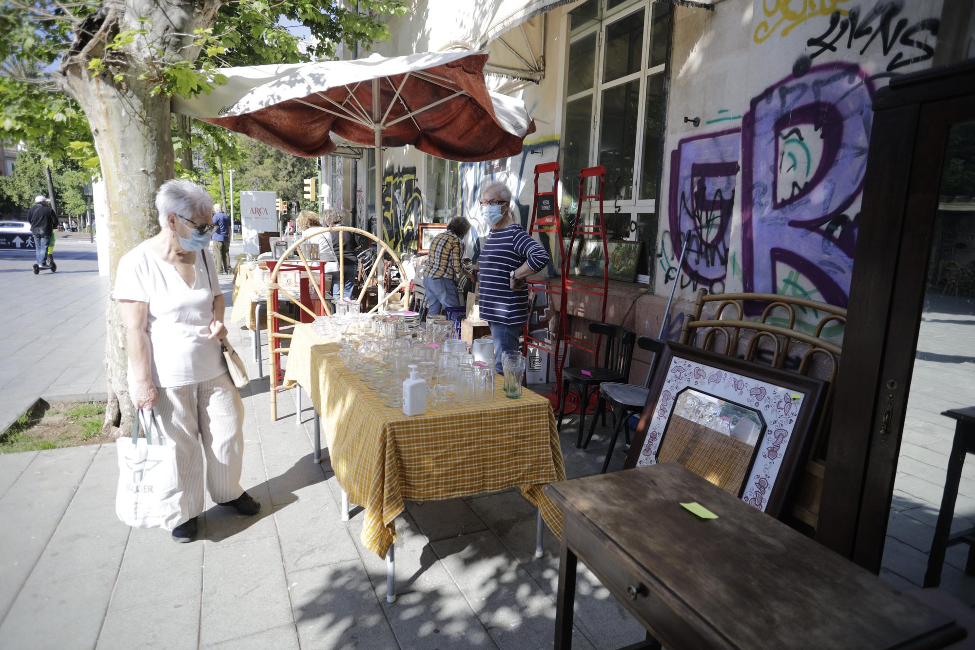 Iniciado el mercadillo de recuerdos del  Hostal Términus organizado por Arca