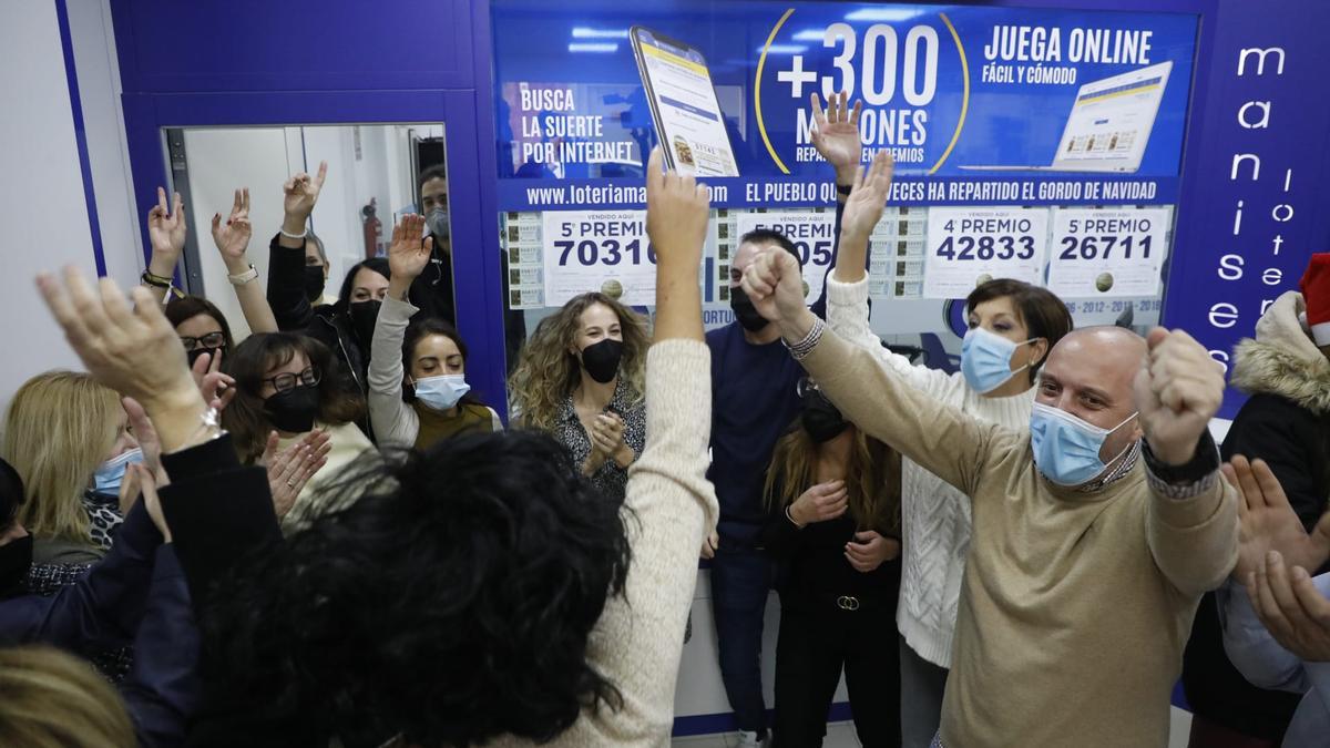 La administración de Manises reparte miles de euros con cinco premios de la Lotería