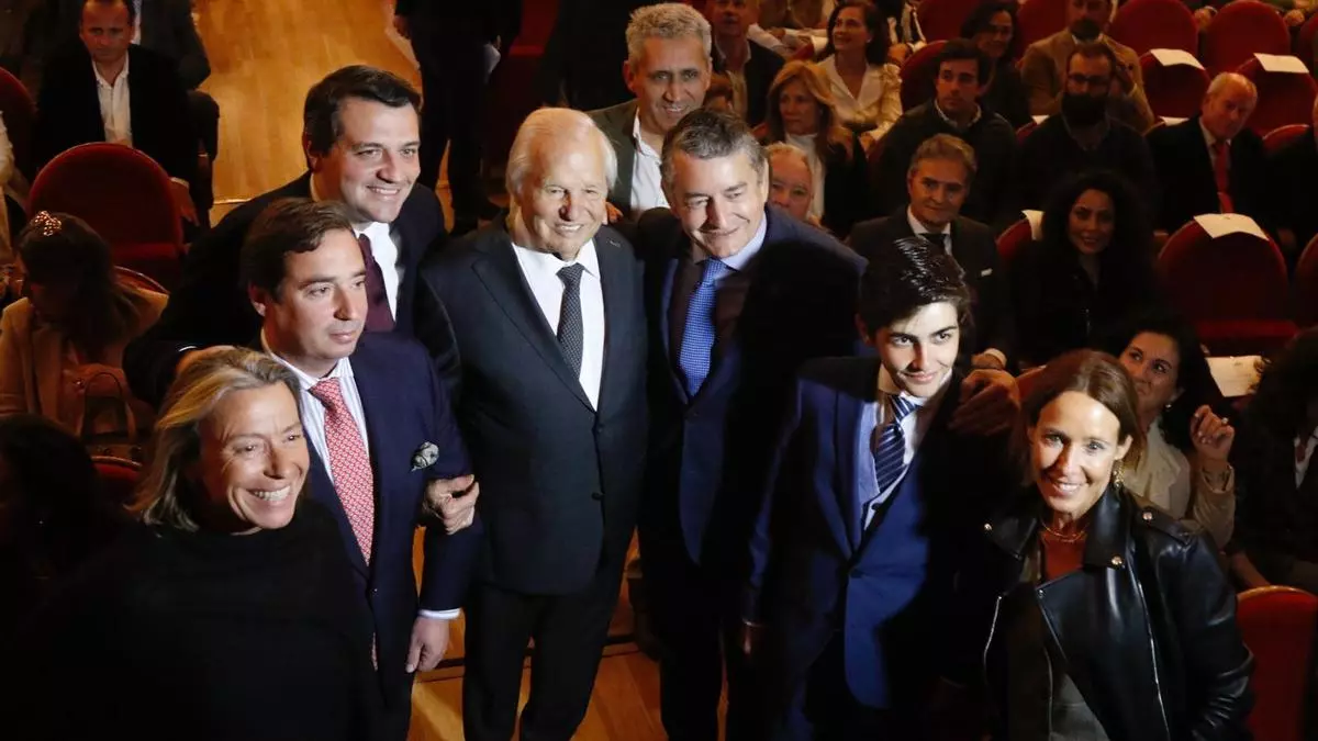 Manuel Román actuará dos tardes en una Feria de Mayo con Morante y Roca Rey pero sin Finito