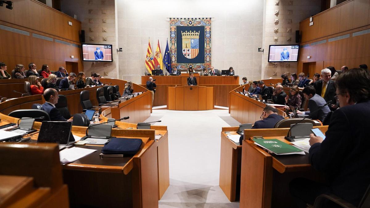 Imagen general de la última sesión plenaria en las Cortes de Aragón.